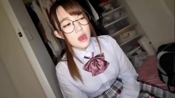 หนังโป๊สาวแว่น เวลาเห็นสาวๆใส่แว่นทีไรผมจะเงี่ยนขึ้นมาจนต้องพามาxxxที่บ้านให้ได้